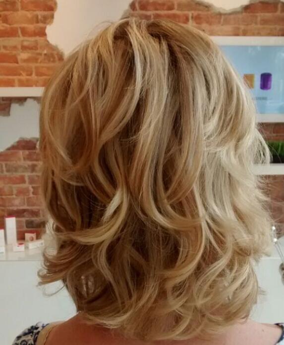 GOLD LAYERED BLONDE HAIRSTYLE