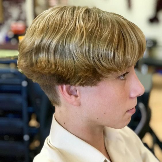 Boy Mushroom Hair Style   Overgrown Classic Mushroom Haircut 