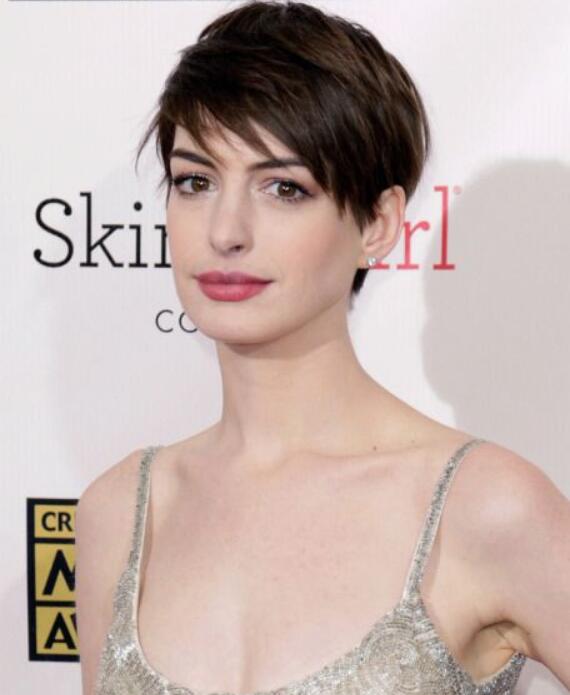 Anne Hathaway’s Pixie Cut