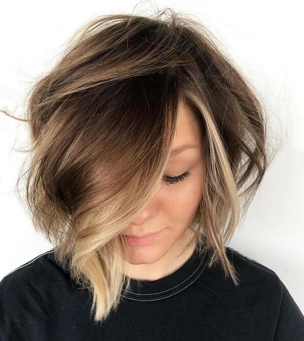 Messy bob with highlights