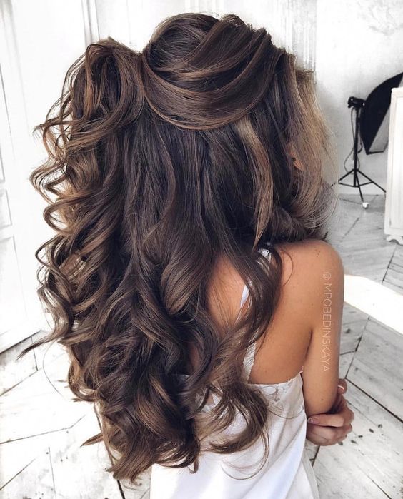 Voluminous Half-up Curls