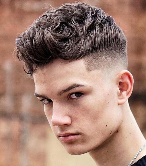 Crop Top with a Waved Top and a Neat Fade